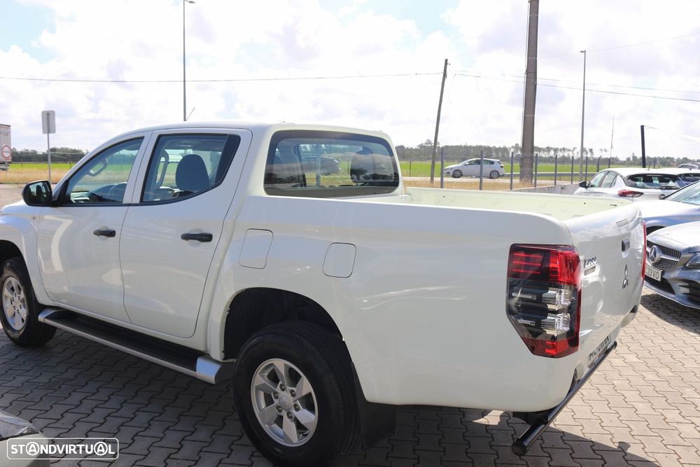 Mitsubishi L200 2.3 DI-D Space Cab Invite Strakar Look 4WD - 18