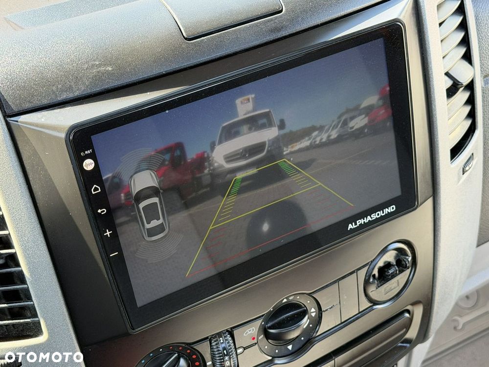 Mercedes-Benz Sprinter - 25