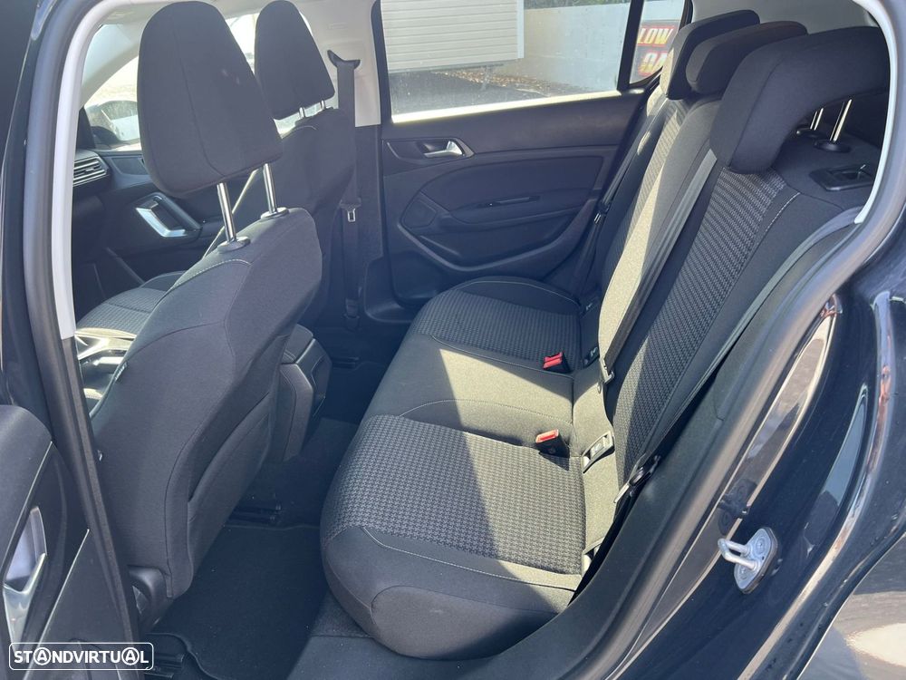 Peugeot 308 - 8