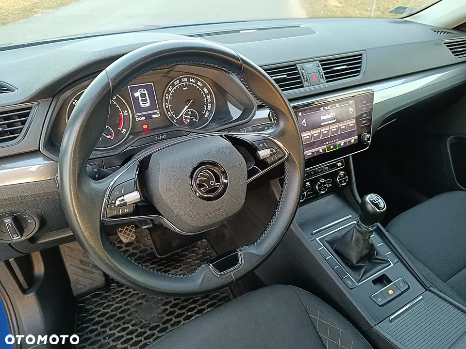 Skoda Superb 2.0 TDI Ambition - 23
