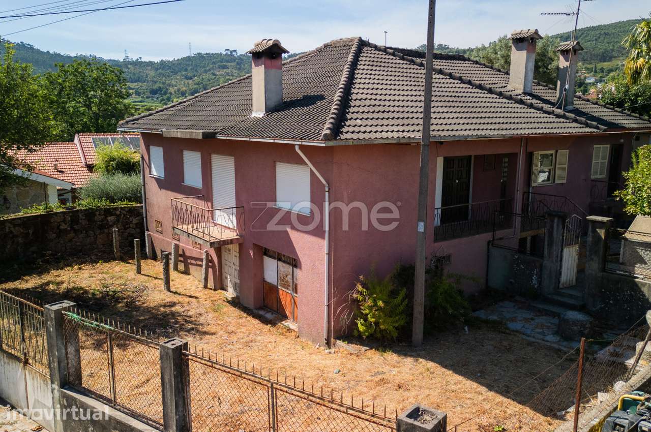 Moradia individual T4 com área total de 625 m2 na Póvoa de Lanhoso - Grande imagem: 2/36