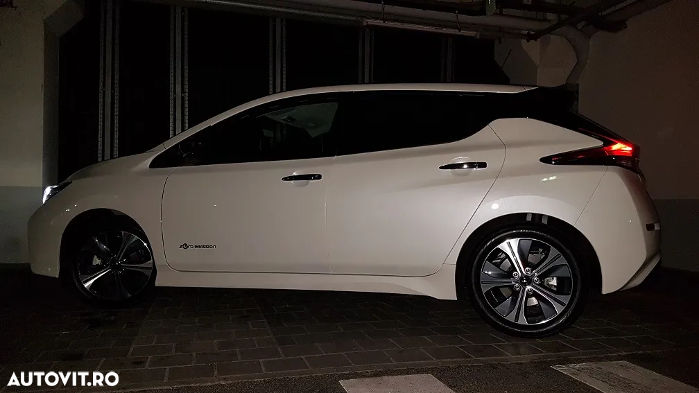 Nissan LEAF Tekna - 15