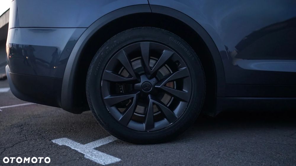 Tesla Model X - 7