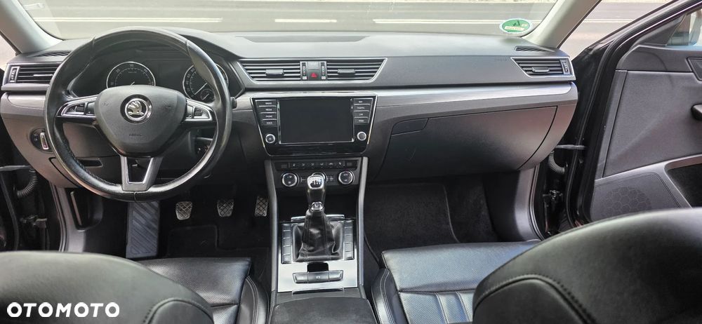 Skoda Superb 2.0 TDI Premium Edition - 17
