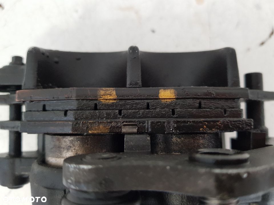 2005r Suzuki GSF 650 BANDIT Zacisk Hamulca Przód - 4