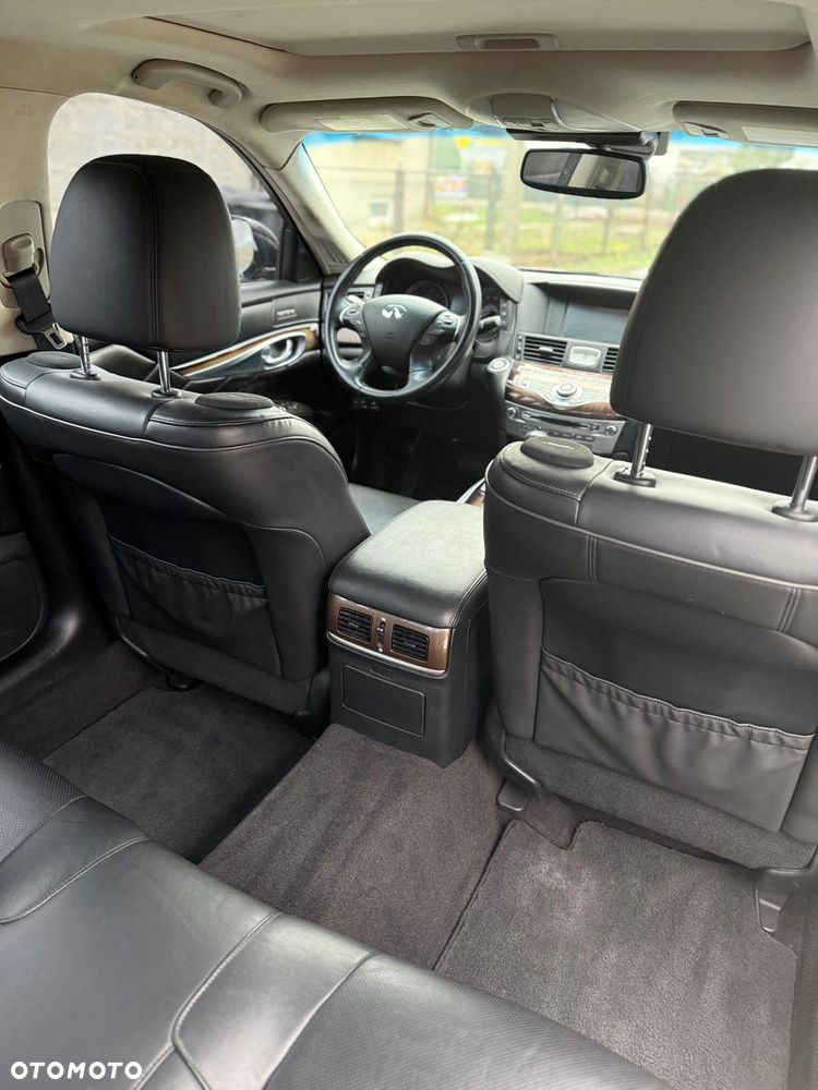 Infiniti Q70 - 24