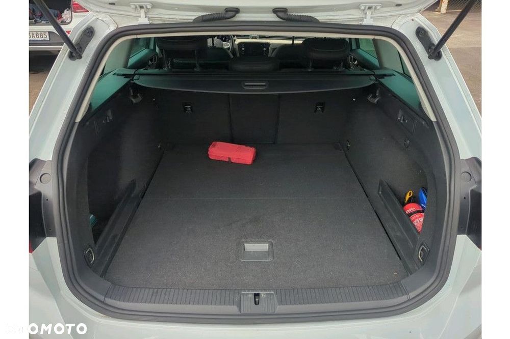 Volkswagen Passat Variant 1.5 TSI EVO Elegance DSG - 13