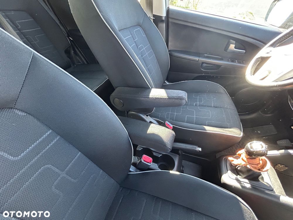 Kia Venga 1.6 CRDi M - 11
