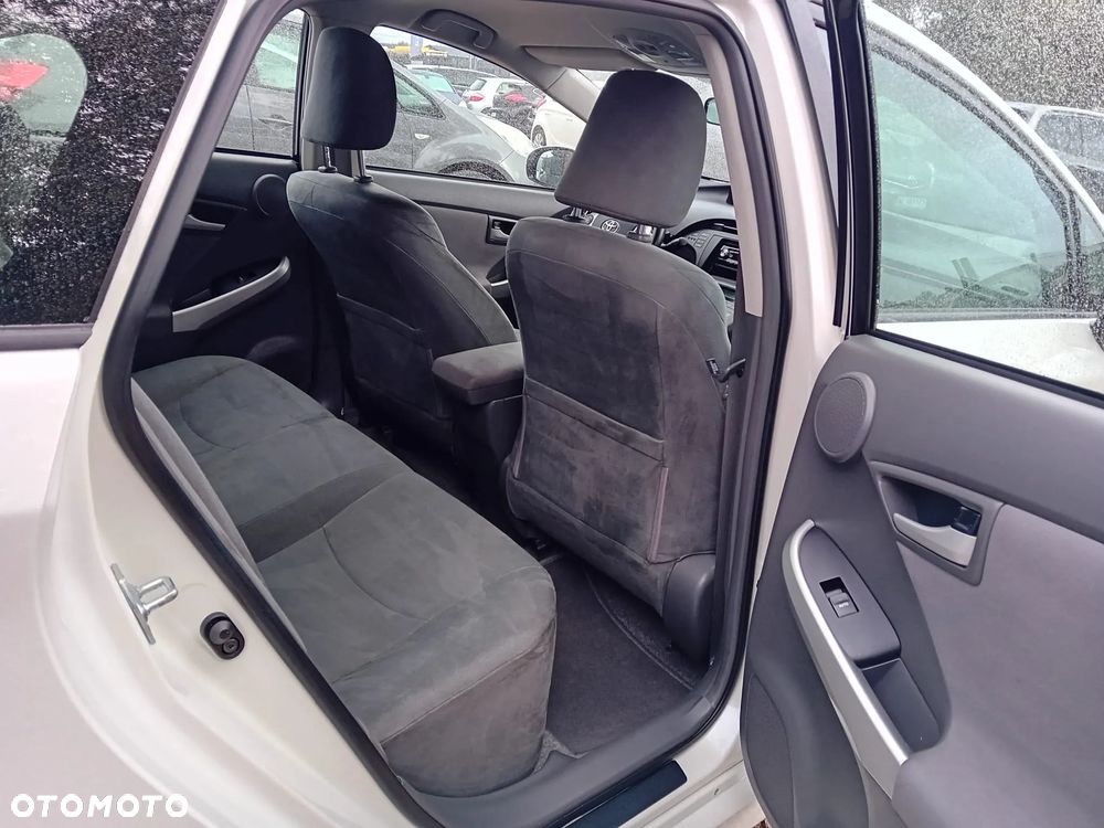 Toyota Prius (Hybrid) Life - 29