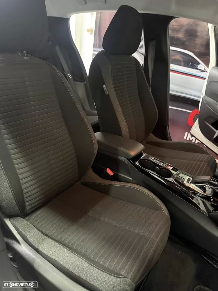 Peugeot e-208 Style - 9