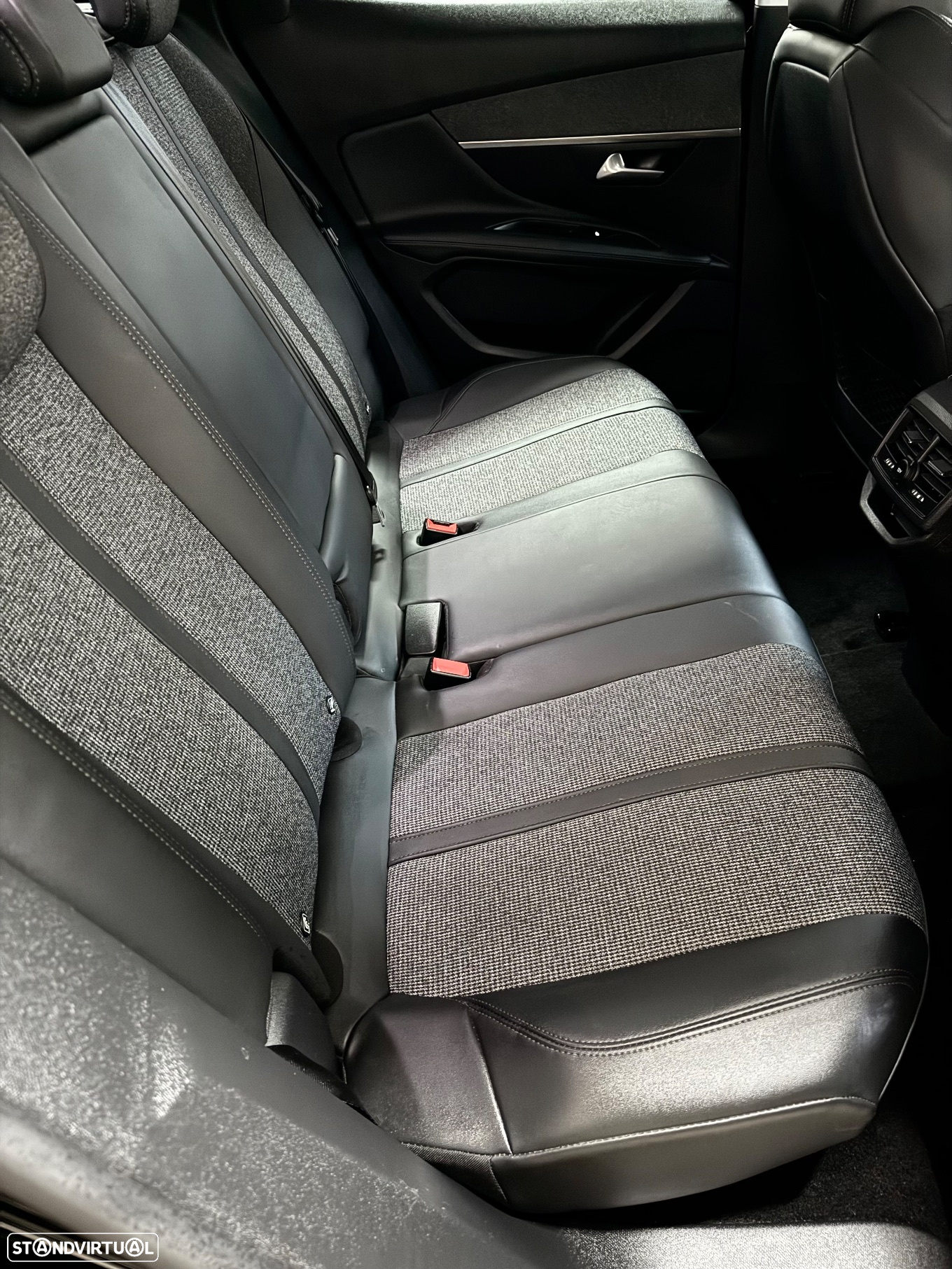 Peugeot 3008 1.2 PureTech Allure EAT8 - 26