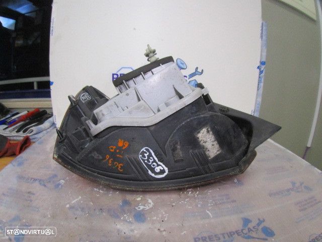 Farol Tras 6R0945258A VW POLO 6R 2011 1.6 TDI 90CV 3P PRETO DRT ORIGINAL DANIFICADO - 6