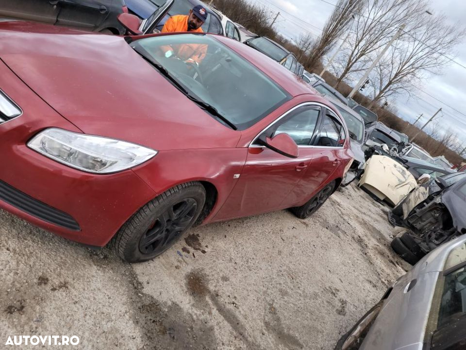dezmembrez opel insignia - 4