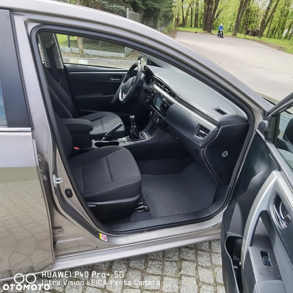 Toyota Corolla 1.6 Premium + - 8
