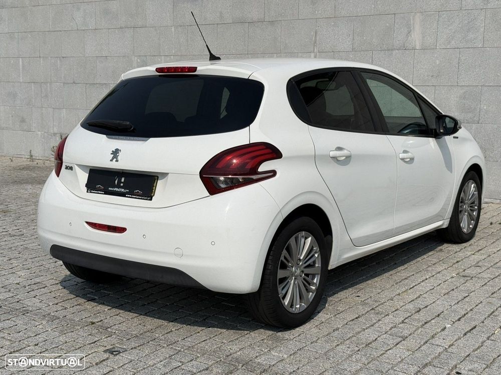 Peugeot 208 1.2 PureTech Signature — fotografia 4