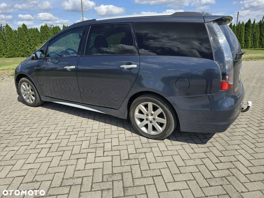 Mitsubishi Grandis - 10