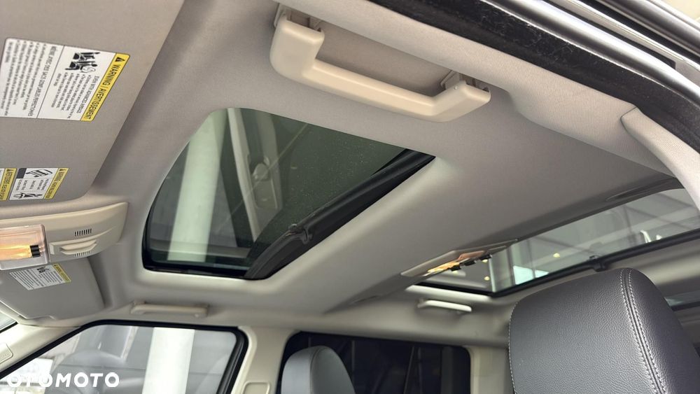 Land Rover Defender - 12