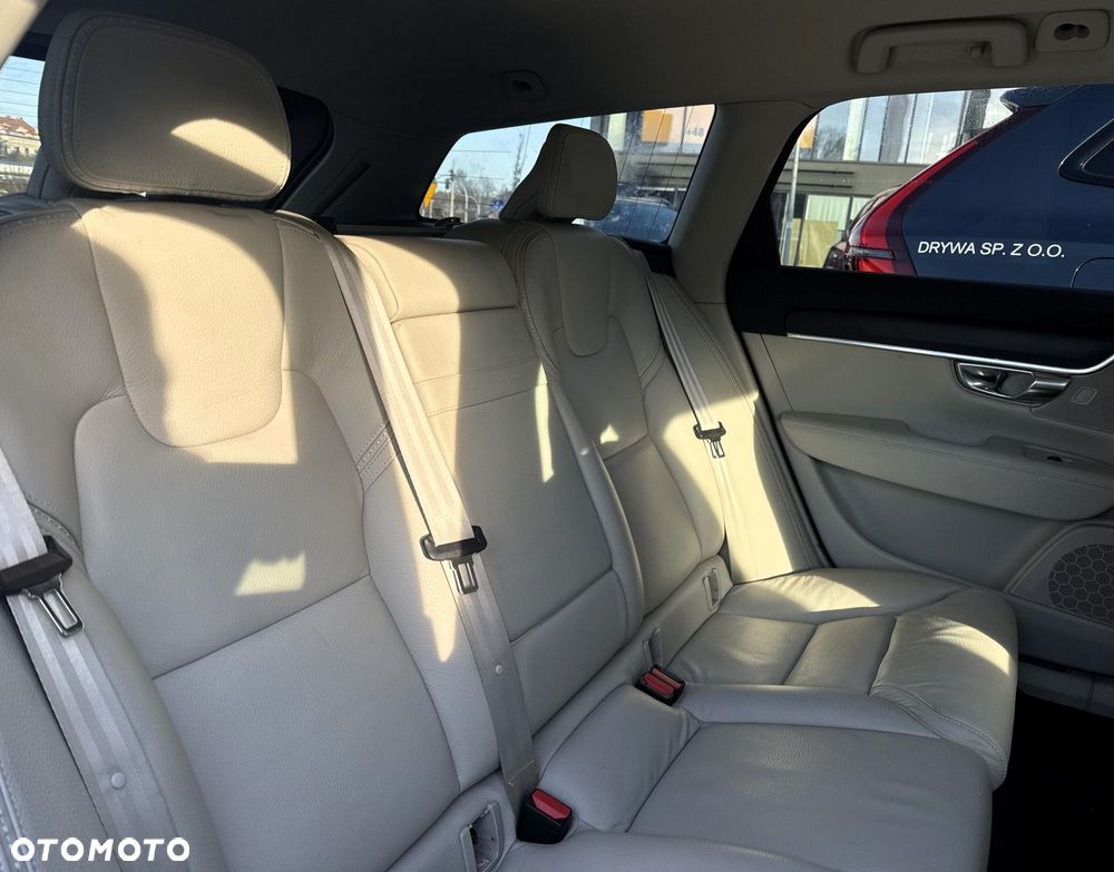 Volvo V90 Cross Country - 28