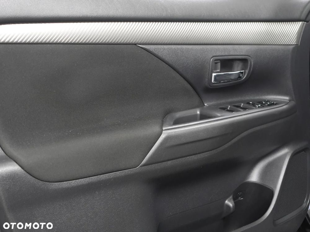 Mitsubishi Outlander 2.2 DI-D 4WD Invite - 19