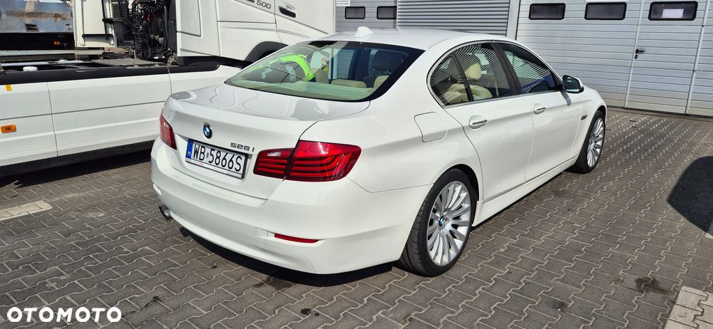 BMW Seria 5 528i xDrive Sport-Aut Modern Line - 4