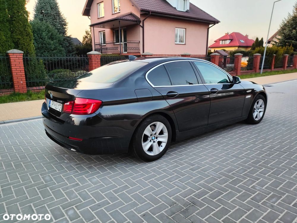 BMW Seria 5 528i - 6