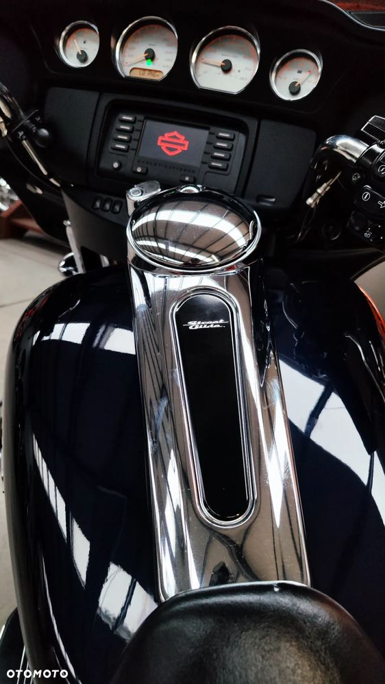 Harley-Davidson Touring Street Glide - 25