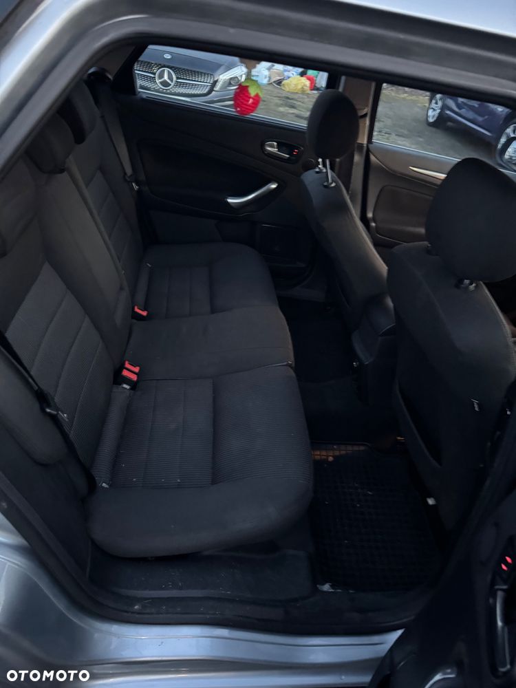 Ford Mondeo 2.0 TDCi Ghia - 11