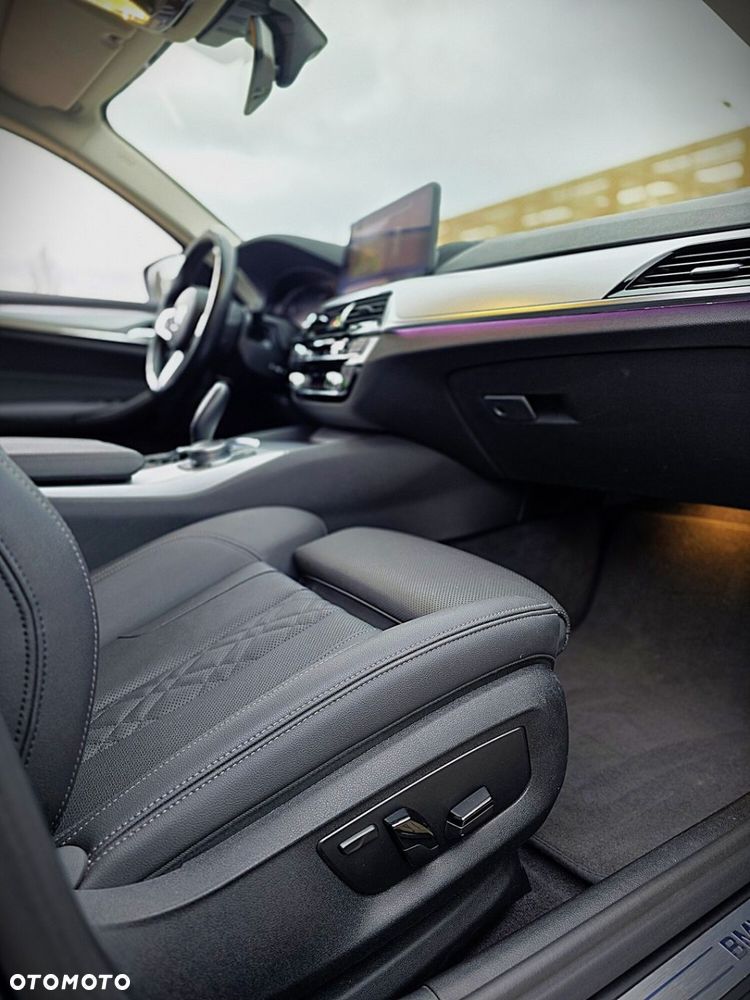 BMW Seria 5 520d xDrive mHEV - 21
