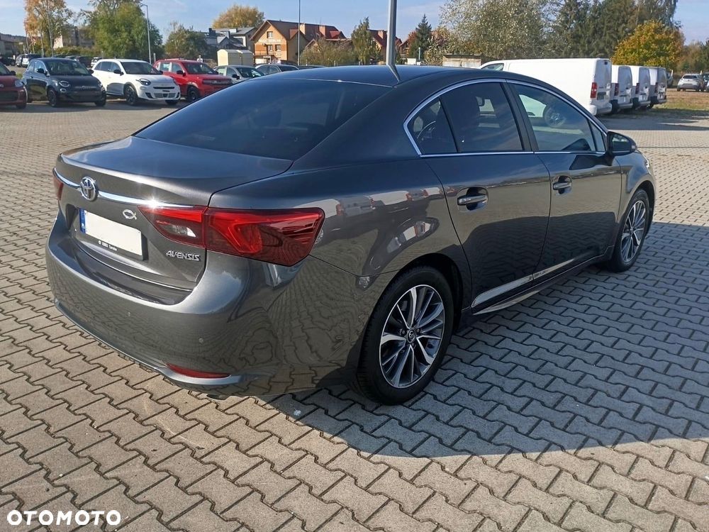 Toyota Avensis 2017 photo 3