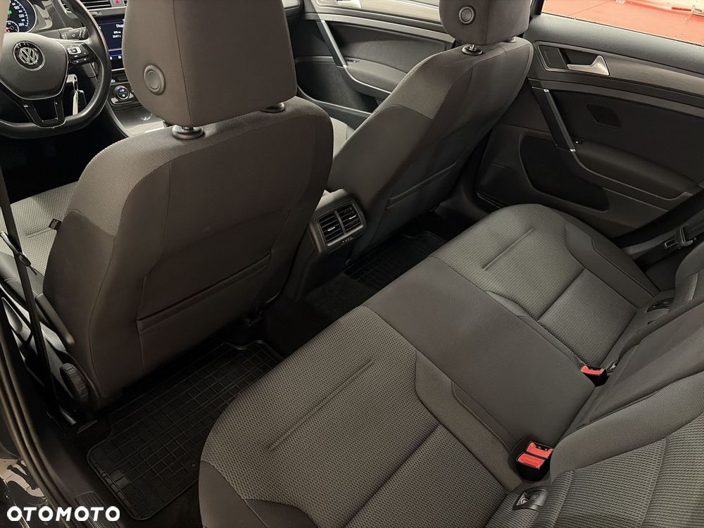 Volkswagen Golf - 11