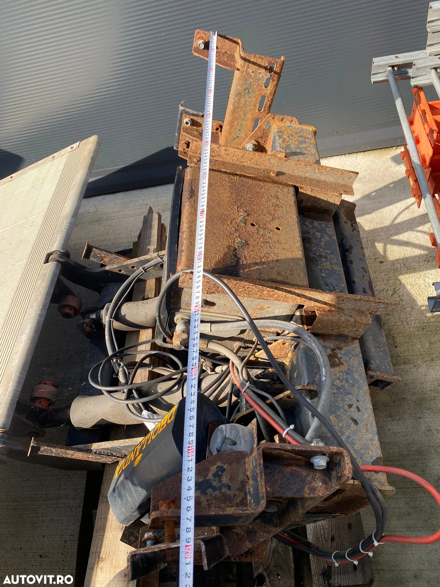 Lift Hidraulic  An fabricatie 2009  Capacitate 500 kg  Lungime platforma 144 cm  Latime platforma 202 cm - 4