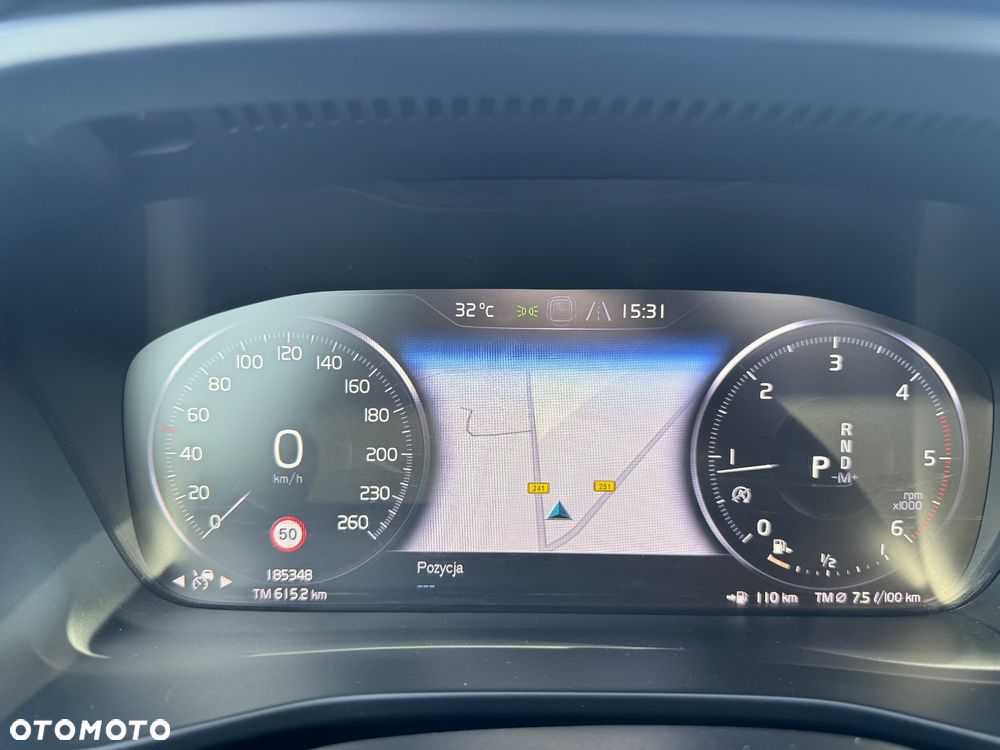 Volvo XC 40 D4 AWD R-Design - 26
