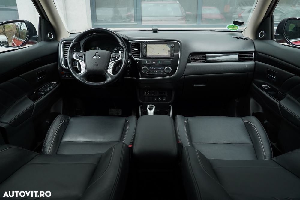 Mitsubishi Outlander 2.0 4WD Plus - 5