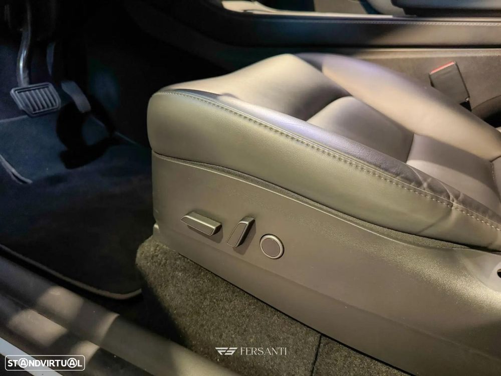 Tesla Model Y Long Range Dual Motor AWD - 7