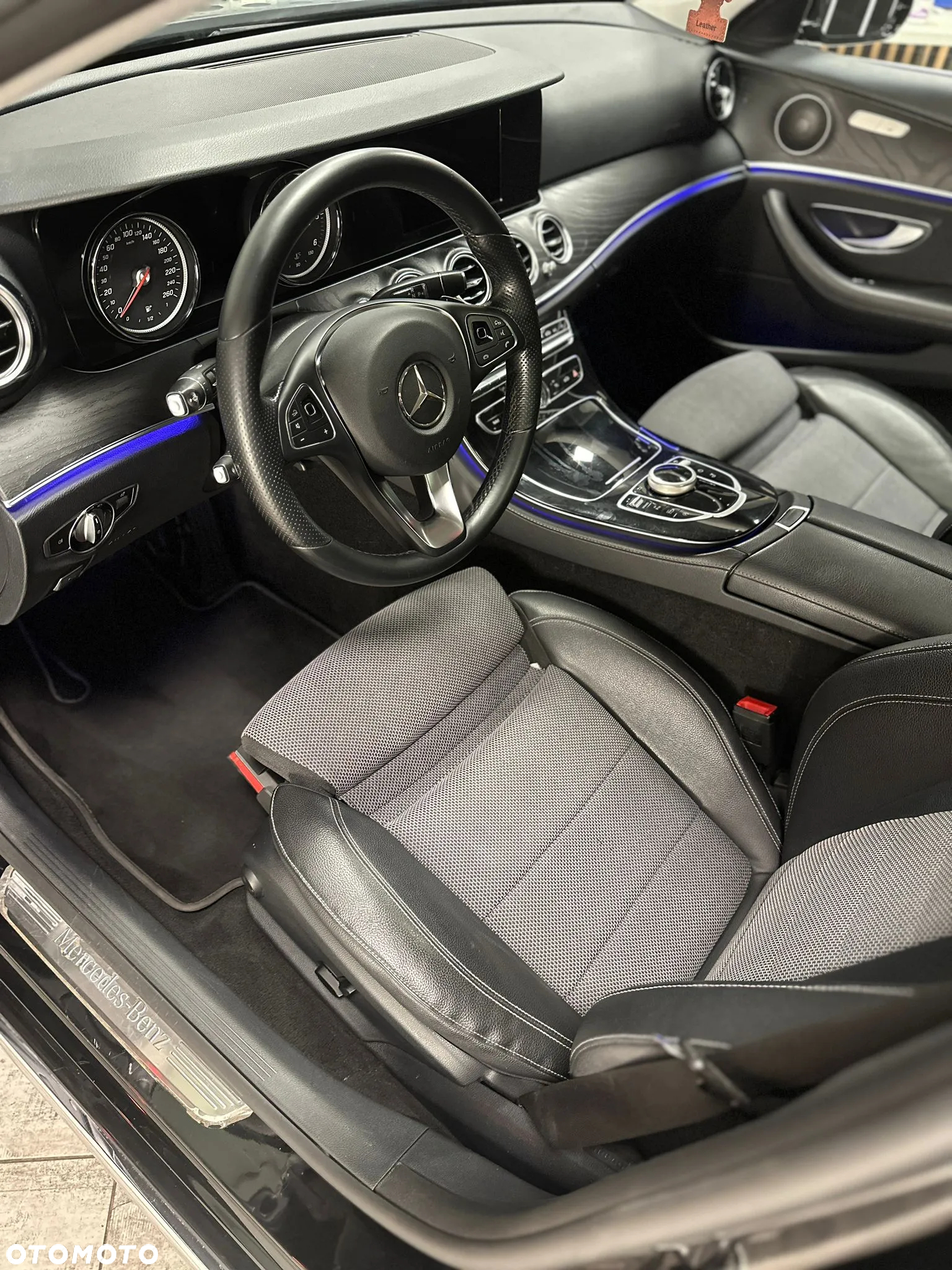 Mercedes-Benz Klasa E 220 d T 9G-TRONIC - 7