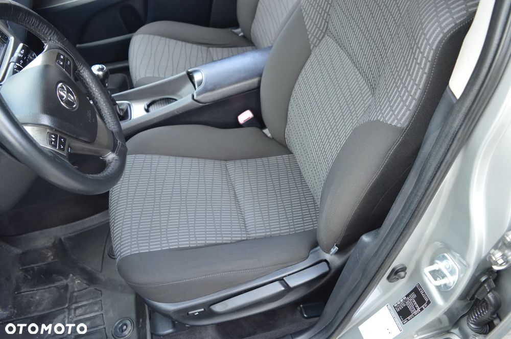 Toyota Avensis 1.8 Sol plus NAVI - 17