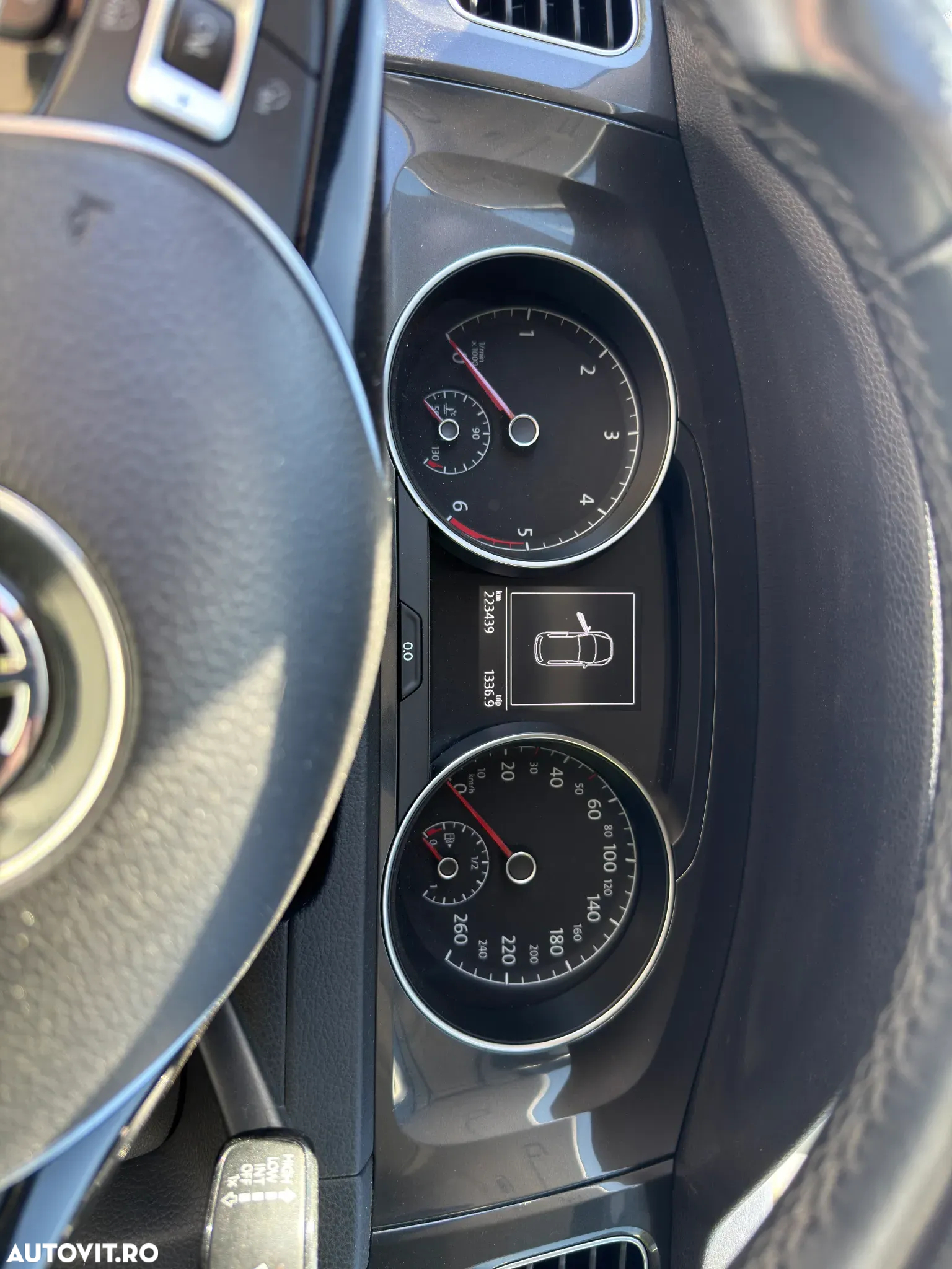 Volkswagen Golf 1.6 TDI Highline - 12