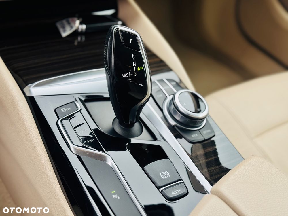 BMW Seria 5 520d Luxury Line sport - 12