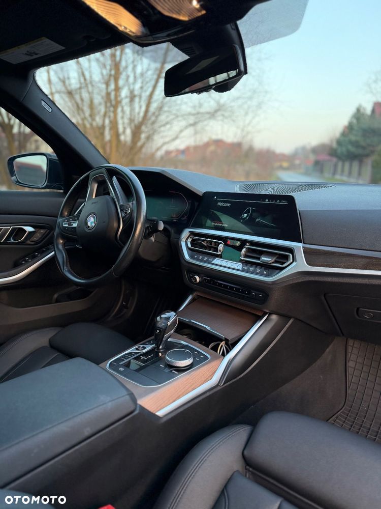 BMW Seria 3 330i Sport Line - 21
