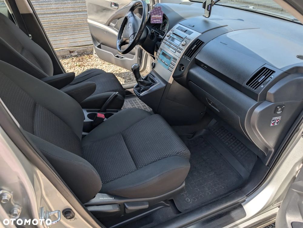 Toyota Corolla Verso 1.8 Premium + - 6