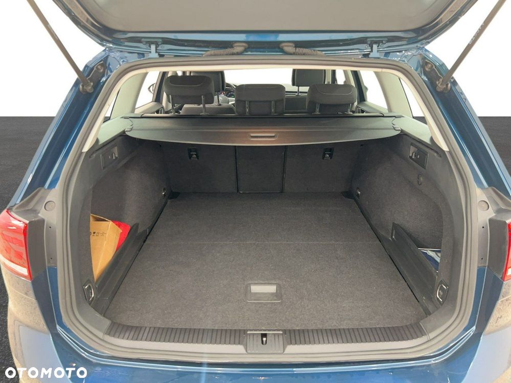 Volkswagen Passat - 11