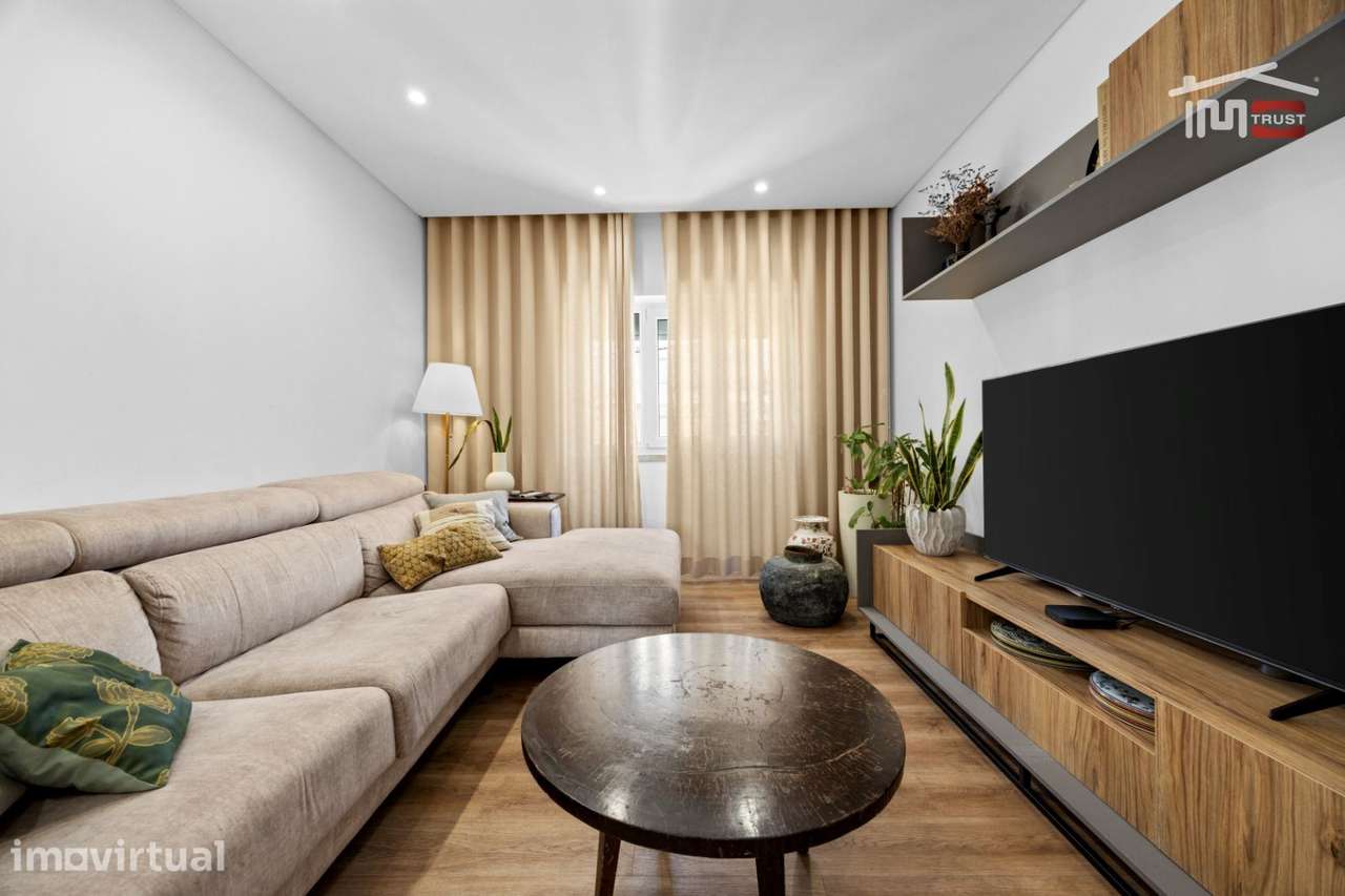 Apartamento T2 totalmente reabilitado | Varanda generosa | Estacion... - Grande imagem: 3/25