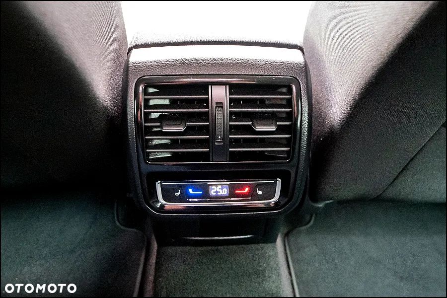 Volkswagen Passat - 36