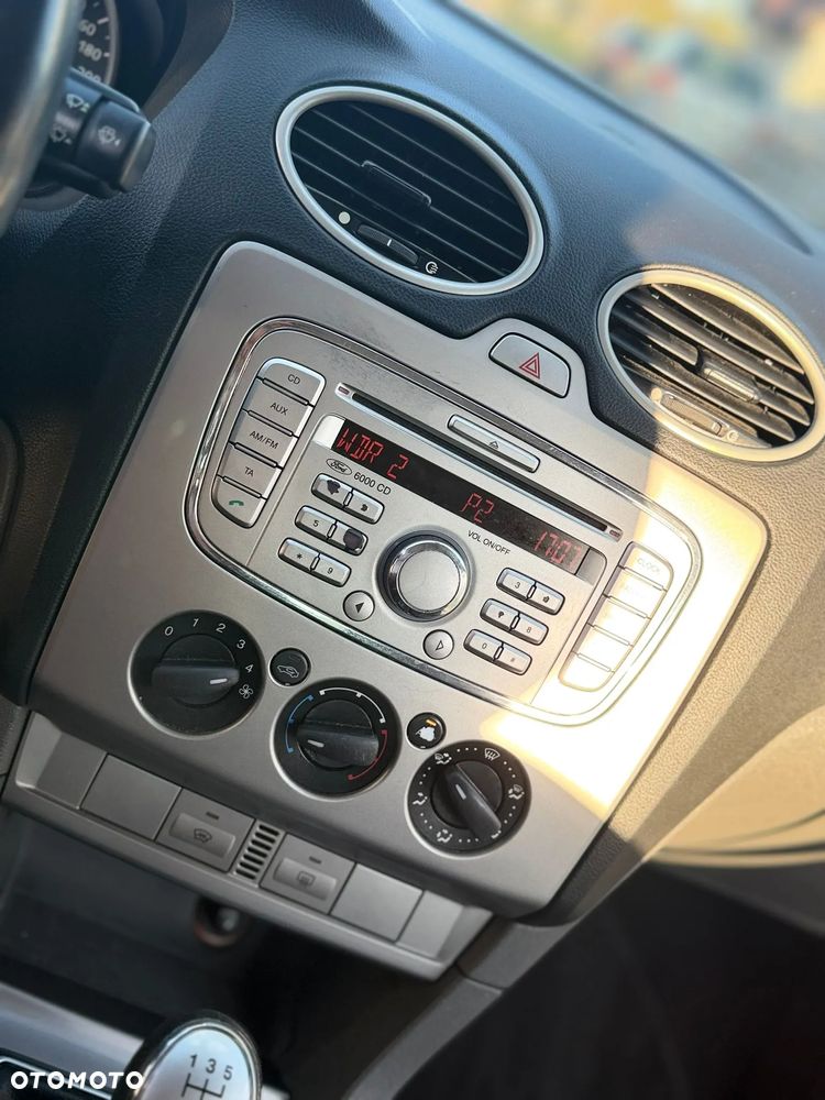 Ford Focus 1.6 16V Style - 30