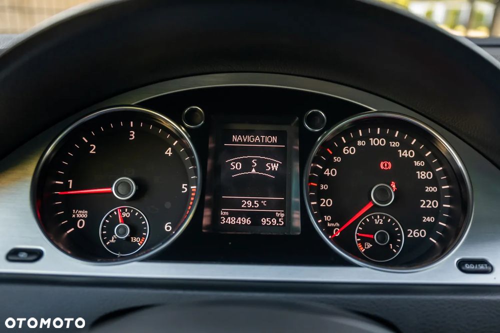 Volkswagen Passat 2.0 TDI Highline - 33