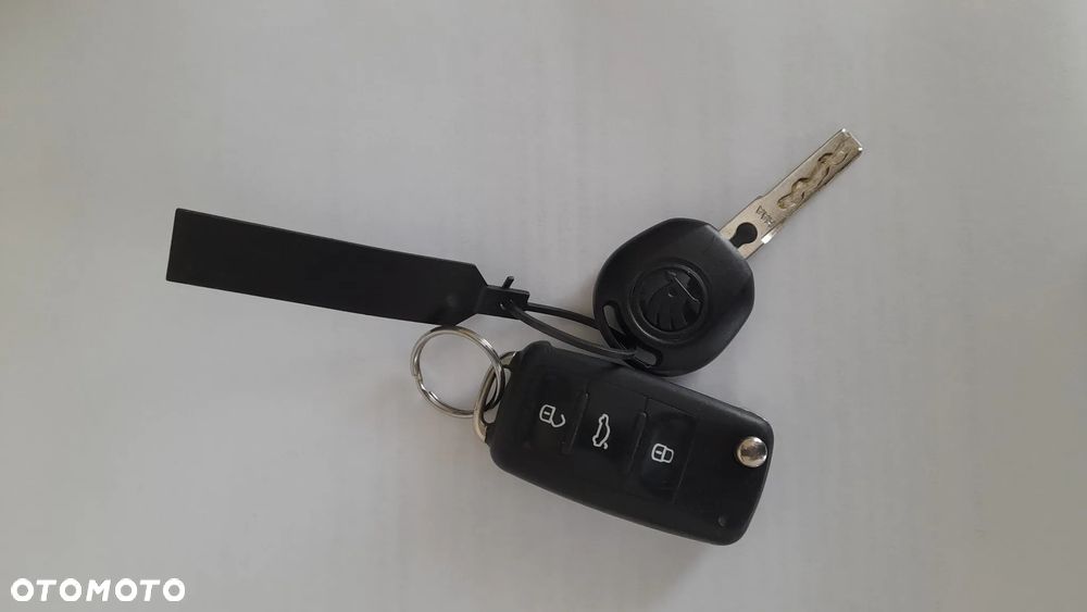 Skoda RAPID 1.2 Ambition Max - 6