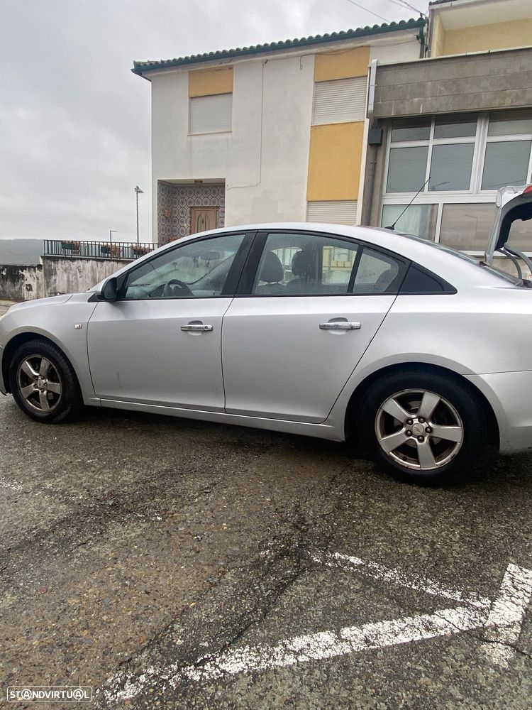 Chevrolet Cruze 1.6 LS - 3