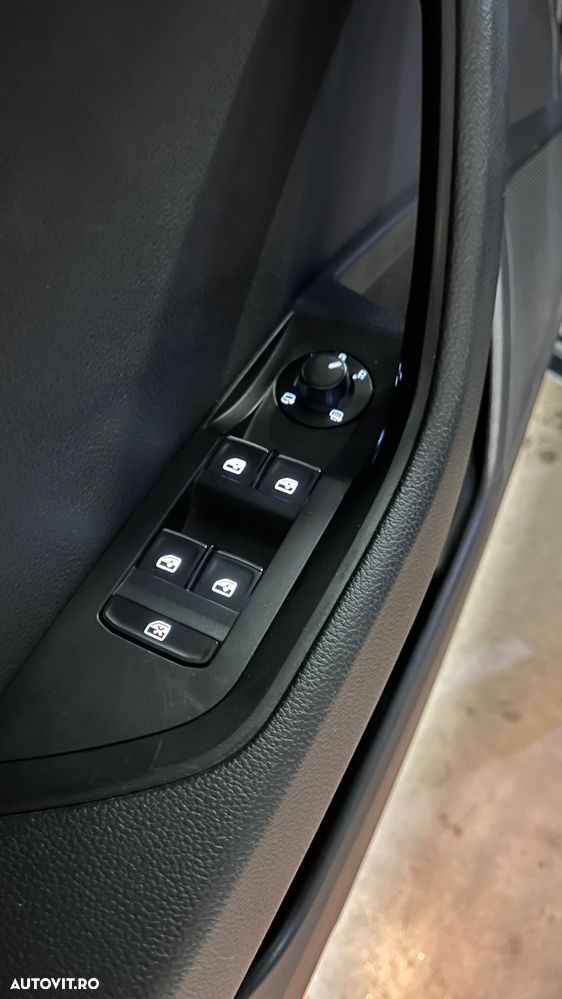 Skoda Superb Combi 2.0 TDI DSG SportLine - 9