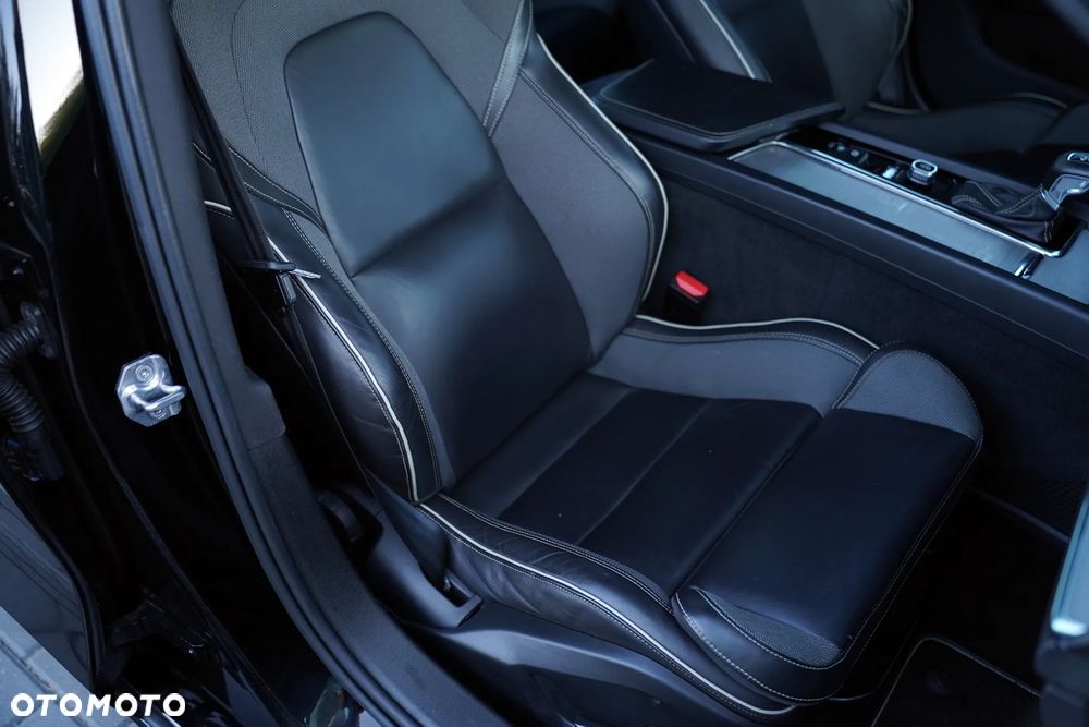 Volvo S60 T5 R-Design - 24