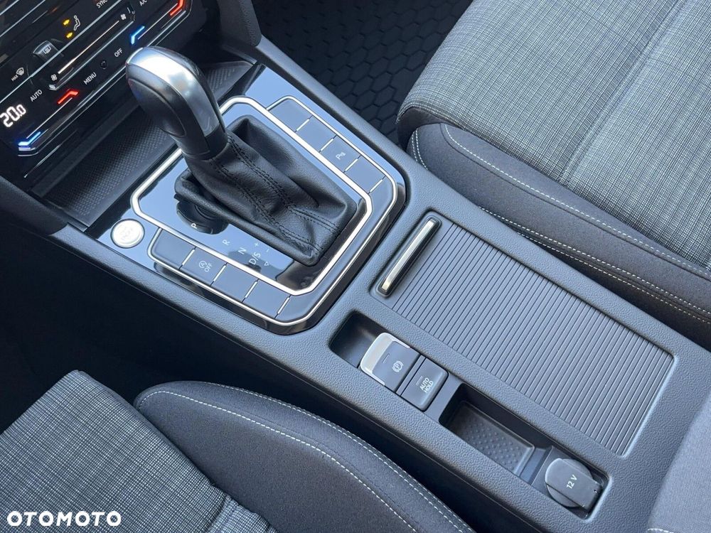 Volkswagen Passat Variant 2.0 TDI EVO Business DSG - 29